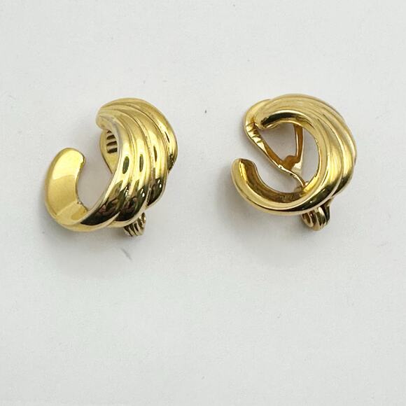Monet Clip On Gold tone Swirl Retro Earring Vintage Jewelry Wavy Ribbed - Picture 1 of 8